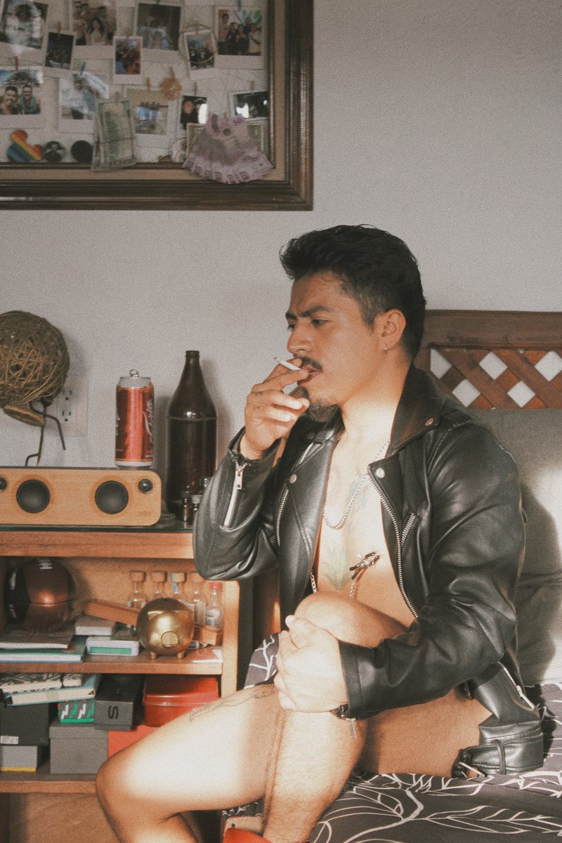 Jaredcastro77's tweet photo. Venus As A Boy…

📸 @zaulgaos 🔥

#scrufflatino #cigar #scruff #tatuaje #chacal #lgbt #photography #leather #photoshooting #latino #Tatto #tattoos #Oaxaca #mexico #followme #poppers #beautiful #piercing #cerveza #Gay #gayboy #instagay #pride #macho #mexicano #moreno #pridemonth https://t.co/Js3lZjmspU