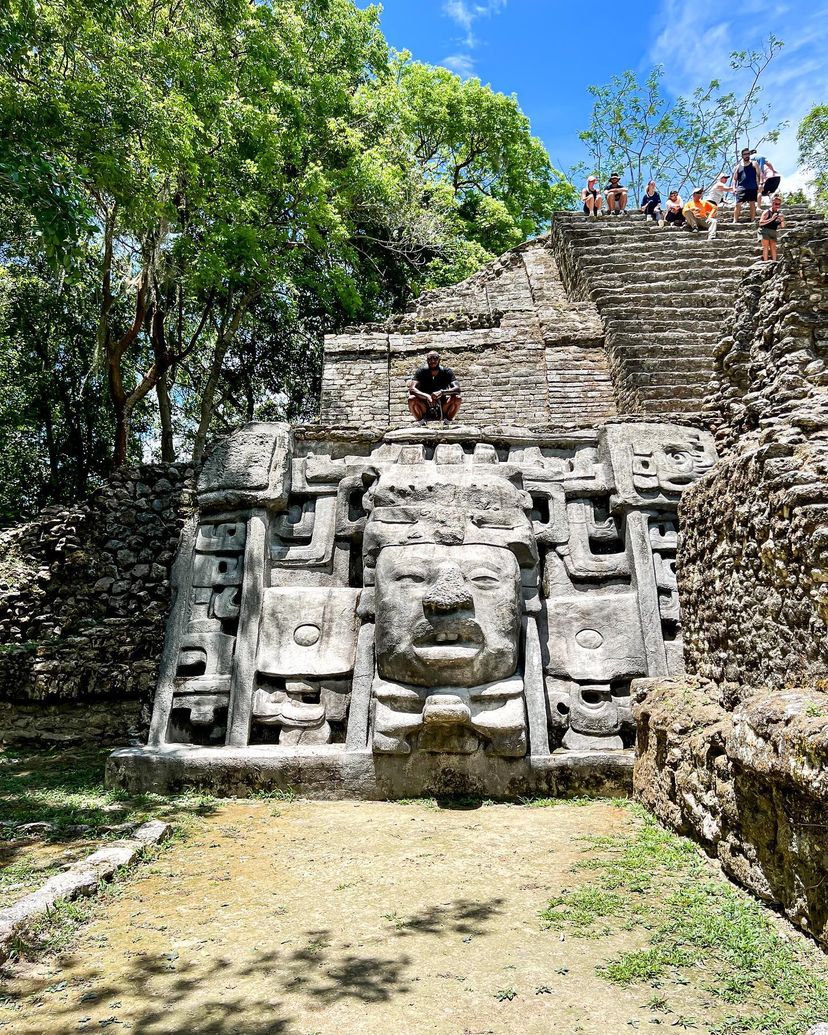 belizehub's tweet photo. 🗿Step into the captivating history of the Maya civilization at Lamanai, an archaeological gem nestled in the heart of northern Belize🌳
📸: @itsthekingfam
.
.
.
.
.
#BelizeHub #visitbelize #belizeitornot #belizevacation #belizelife #belizestyle #BelizeIt #TravelLeisure https://t.co/6W9u1AeSzR
