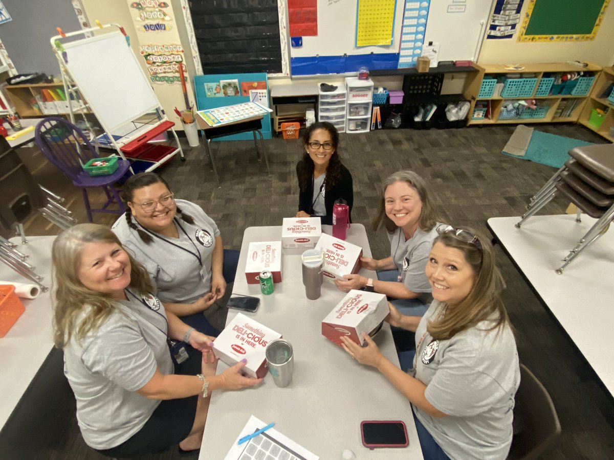 allimceach's tweet photo. Lunch with a couple new staff members! @HumbleISD_FE https://t.co/3B5Po9K3zp