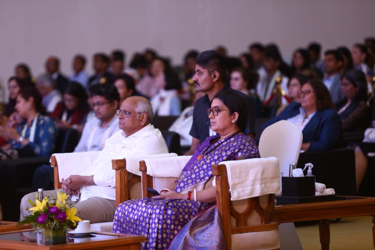 CMOGuj's tweet photo. મુખ્યમંત્રી શ્રી ભૂપેન્દ્રભાઈ પટેલ, કેન્દ્રીય મંત્રી શ્રીમતી સ્મૃતિ ઈરાની, રાજ્યના મંત્રીશ્રીઓ તથા અન્ય મહાનુભાવોની ઉપસ્થિતિમાં G20 Empower સમિટમાં દેશ-વિદેશથી આવેલ પ્રતિનિધિઓના સત્કારમાં ગાંધીનગરના મહાત્મા મંદિર ખાતે સાંસ્કૃતિક કાર્યક્રમનું આયોજન કરવામાં આવ્યું હતું. https://t.co/bTfAVKHQCm