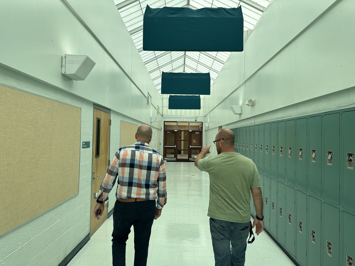 MySDIRC_SUP's tweet photo. GMS is undergoing a vibrant transformation as it gets a fresh coat of paint and a thorough cleaning to make it sparkle like never before!  The school grounds are bursting with new colors &amp; cleanliness, creating an inspiring and uplifting environment to welcome back our Tigers! https://t.co/aGO1v4TtyI