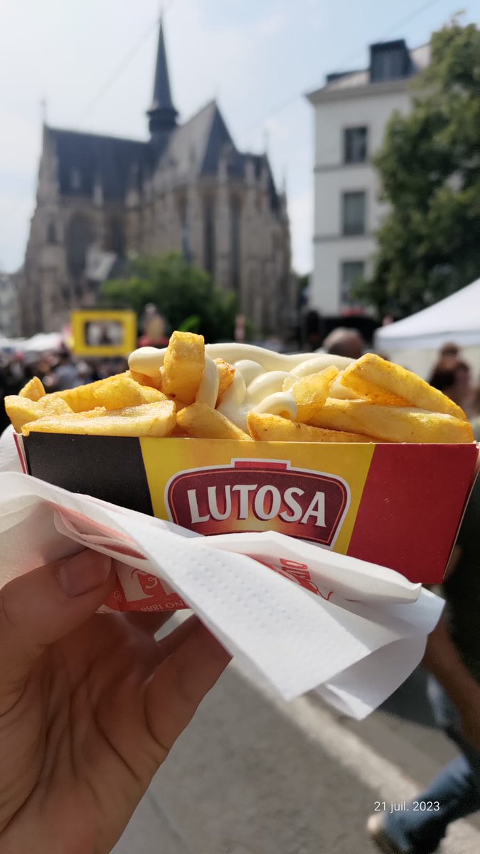 belgiumsaopaulo's tweet photo. 🍟 Hoje é o dia internacional da batata frita!
Essa iguaria belga é apreciada em todo o mundo e além de ter um crocantinho especial por passar duas vezes pelo processo de fritura, tem uma variedade de molhos deliciosos para acompanhar 🤤 
#belgianfries #batatafrita #fritas https://t.co/RgRXHbN2XY