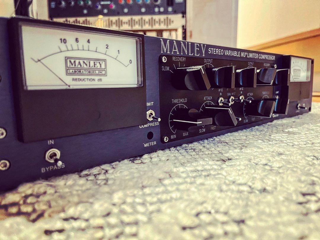 manleylabs's tweet photo. If it looks this good on the floor, wait 'til you see it racked up 🤩

Thanks to @ solo625 for this informal shot of our venerable Variable Mu! 

📸 https://t.co/V2l5RyXria
🎛 https://t.co/rz3ER5NFdb

#manley #manleylabs #tubesrule #manleyvariablemu #stereovariablemu #variablemu https://t.co/z1AGHcyUMB