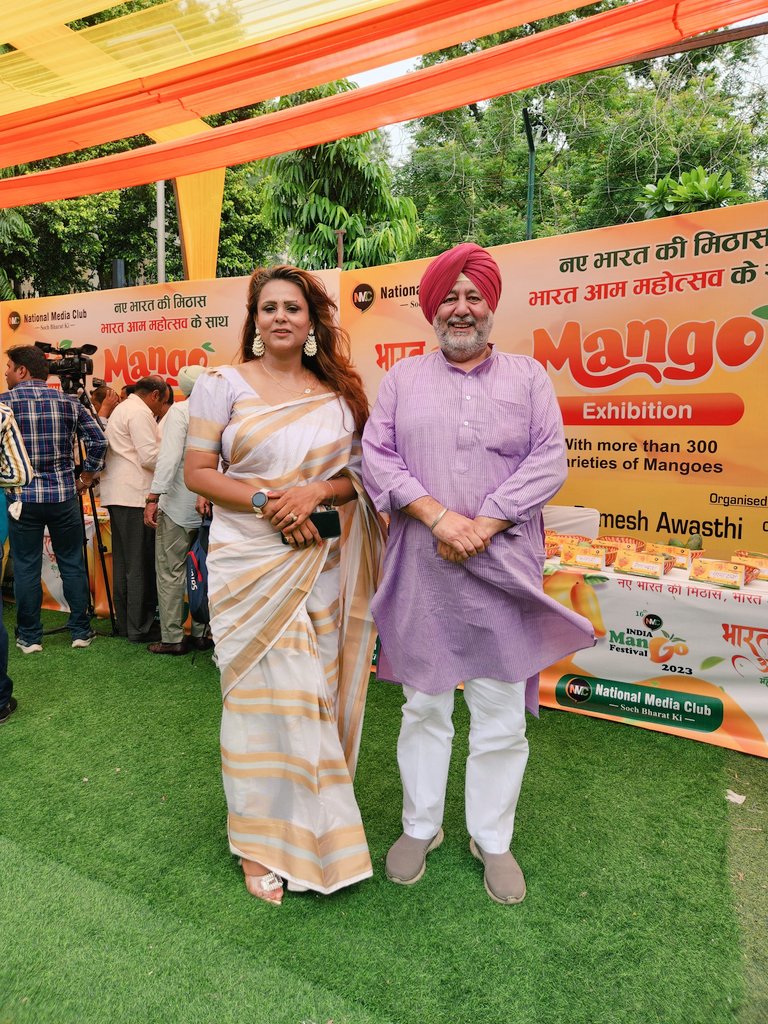 nishaasingh8130's tweet photo. Some more pictures of mango fest 2023 with Congress leader member of parliament jasbeer Singh gill #mangofest #jasbeersinghgill #shashitharoor 
@JasbirGillKSMP 
@virbhadrasingh 
@ShashiTharoor 
@preneet_kaur https://t.co/IYIElSOAiz