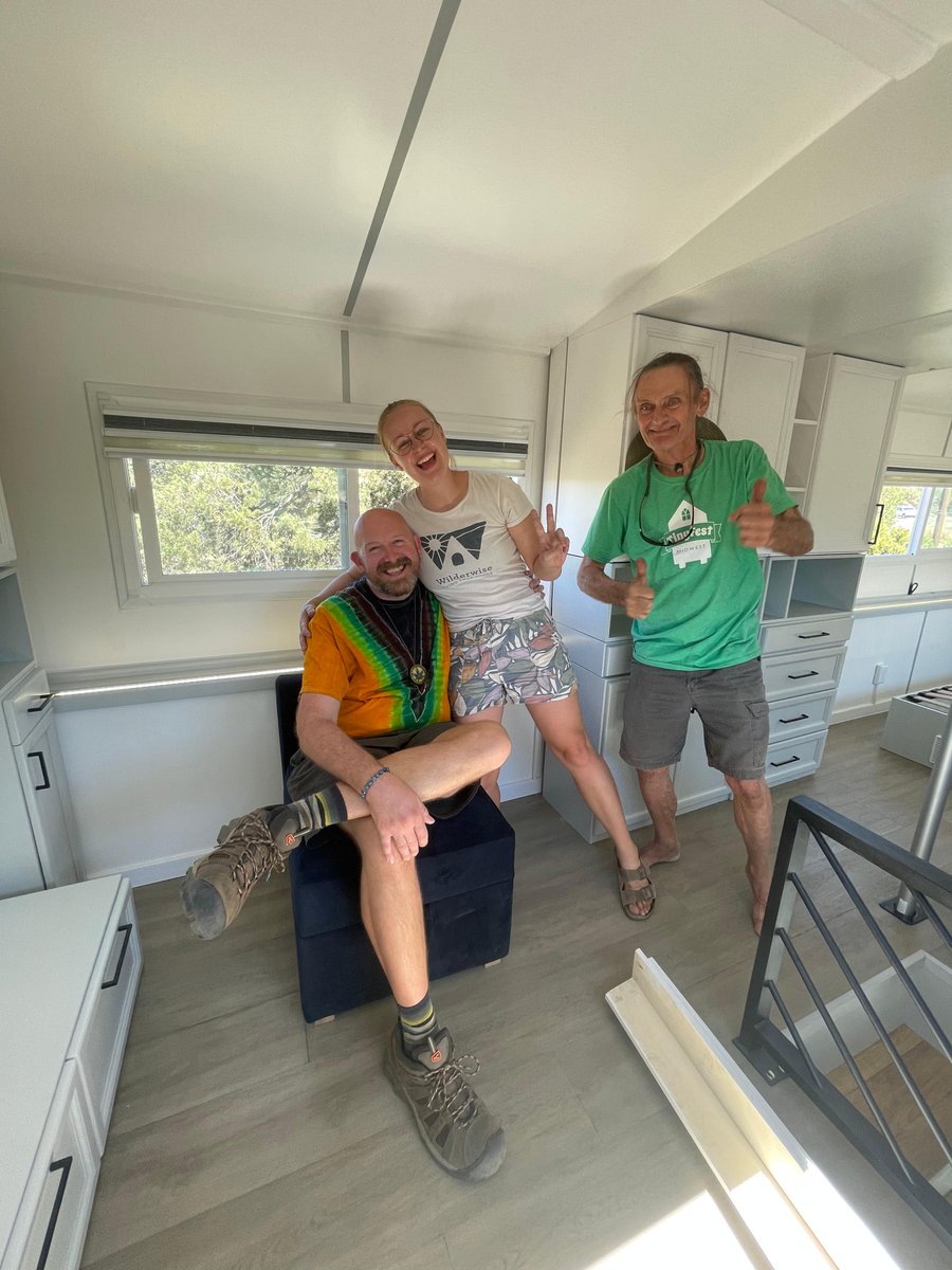 WilderwiseHomes's tweet image. Fun, celebratory photos of our setup crew and customer on delivery day in Flagstaff! 👍😜🥳 #tinyhouse #tinyhome #arizona #deliveryday