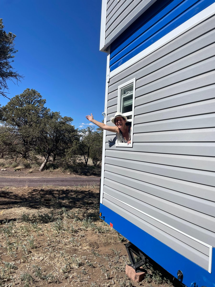 WilderwiseHomes's tweet image. Fun, celebratory photos of our setup crew and customer on delivery day in Flagstaff! 👍😜🥳 #tinyhouse #tinyhome #arizona #deliveryday