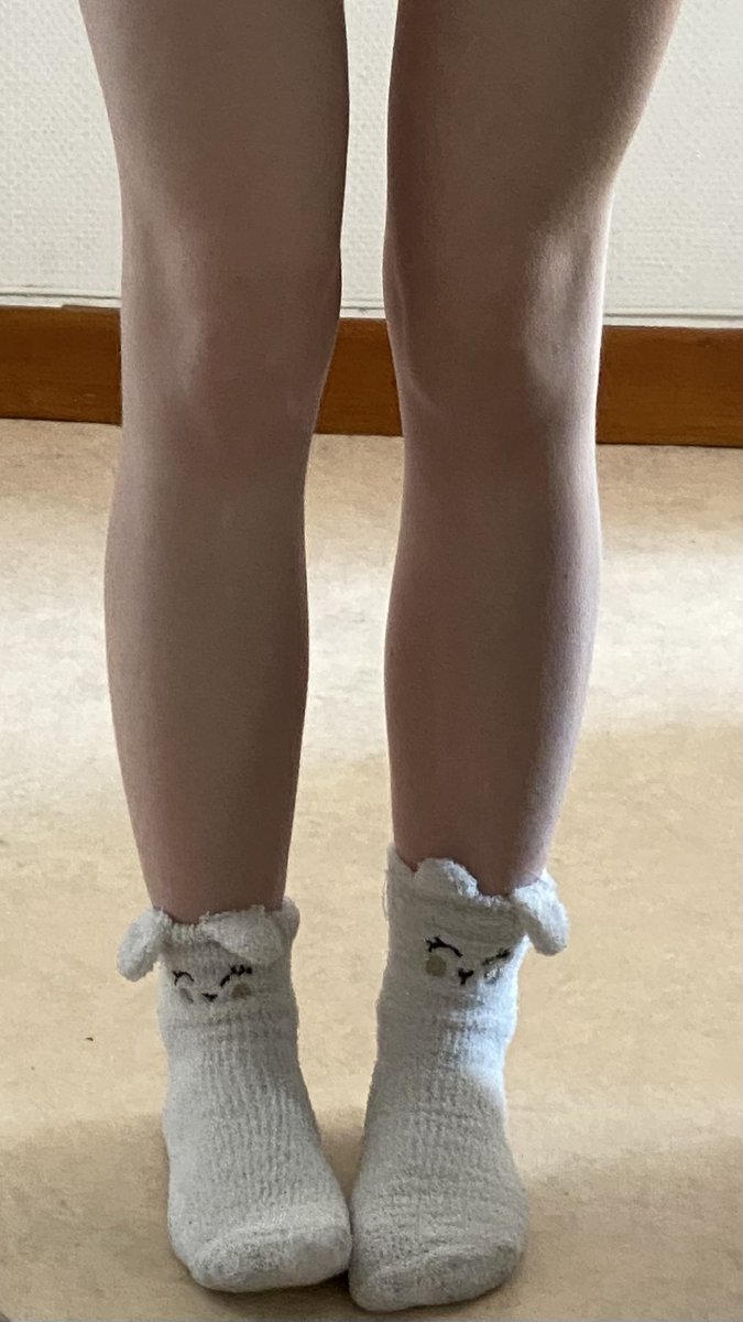 LeaaaL27's tweet photo. Hey ˶ᵔ ᵕ ᵔ˶
I'm new here and selling feet pics!
DM me if you wants to see my feet without those cute socks ⋆˙⟡♡
You can also go check my mym!! link in my bio 
#feetpic #pieds #cutefeet https://t.co/SnxdW2frhU