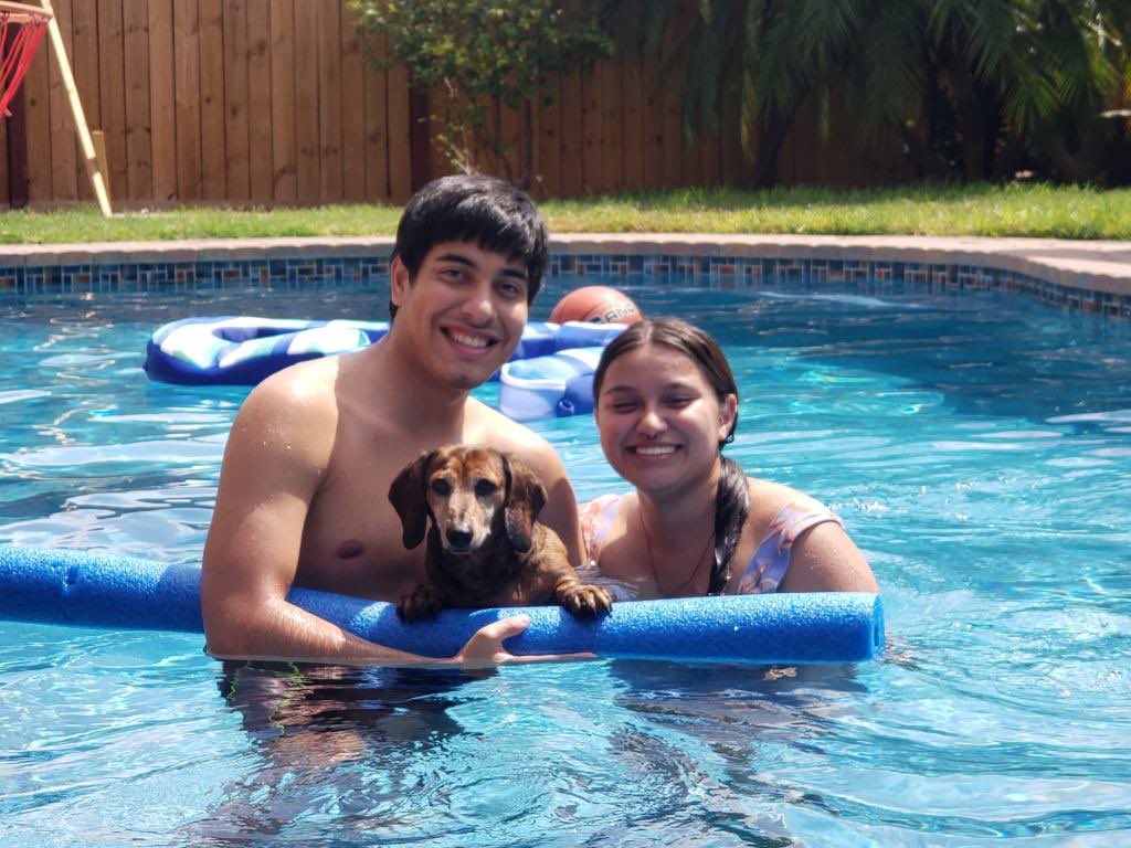 ChristheSalad's tweet photo. Happy national girlfriend day to the only thing keeping me sane for 2 years, hopefully I can continue to use you for content as I have before :))))
@KassieTheSalad https://t.co/fhrQXLysK3