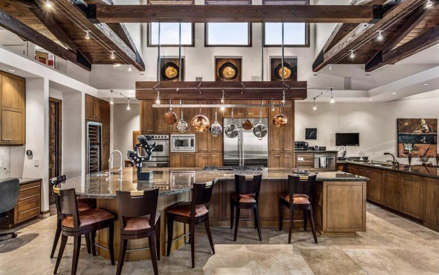 LuxuryAZRealtor's tweet photo. 🌄 #JustListed: Welcome to the epitome of luxury living in DC Ranch! Nestled along the 6th hole of the prestigious DC Ranch Golf Course, this magnificent custom home offers an unparalleled combination of elegance, comfort, and breathtaking views. https://t.co/Wfir12CPzu