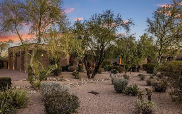 LuxuryAZRealtor's tweet photo. 🌄 #JustListed: Welcome to the epitome of luxury living in DC Ranch! Nestled along the 6th hole of the prestigious DC Ranch Golf Course, this magnificent custom home offers an unparalleled combination of elegance, comfort, and breathtaking views. https://t.co/Wfir12CPzu