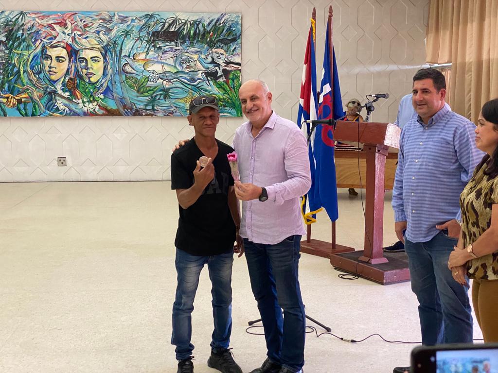 guerrillero_cu's tweet photo. "Sin ustedes no estuviéramos hoy aquí", dijo Ronquillo Bello, presidente de la Upec en el país en el acto de reconocimiento.
#60Upec https://t.co/5le19GNAtl