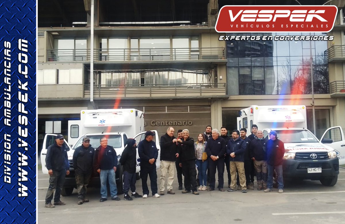 Vespek_'s tweet photo. Equipo #Vespek 🏆Felices entregando 2 nuevas #Ambulancias Hilux 4x4🚑🚑 @ToyotaChile. Equipamiento multifuncional y revestimiento sanitario #BioGelCoat Nanopartículas de Cobre🥇Móviles para @hipodromo_chile y los seguidores de la Hípica chilena����🏇🇨🇱 @spencer_ems @WhelenEng 🚨 https://t.co/m2u9DhSr2c