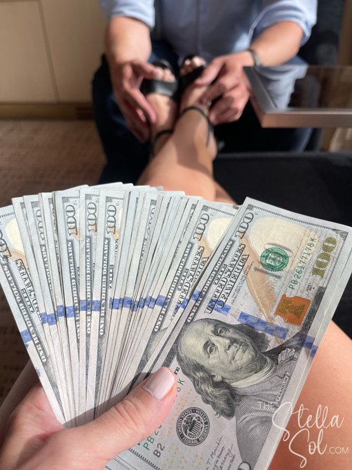 Happy Early Birthday, Goddess Stella! 👸🏼 https://t.co/AIJbJqrtsb