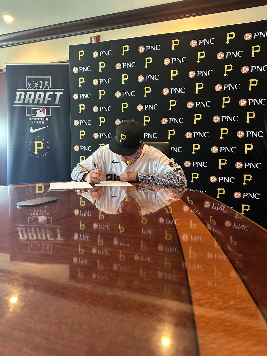 FullCircleSM's tweet photo. Congratulations to Luke Scherrer on signing with #Pirates. We couldn’t be happier for you and your family. Time to get to work! 

Welcome to FCSM. https://t.co/OYNLiRsjCk
