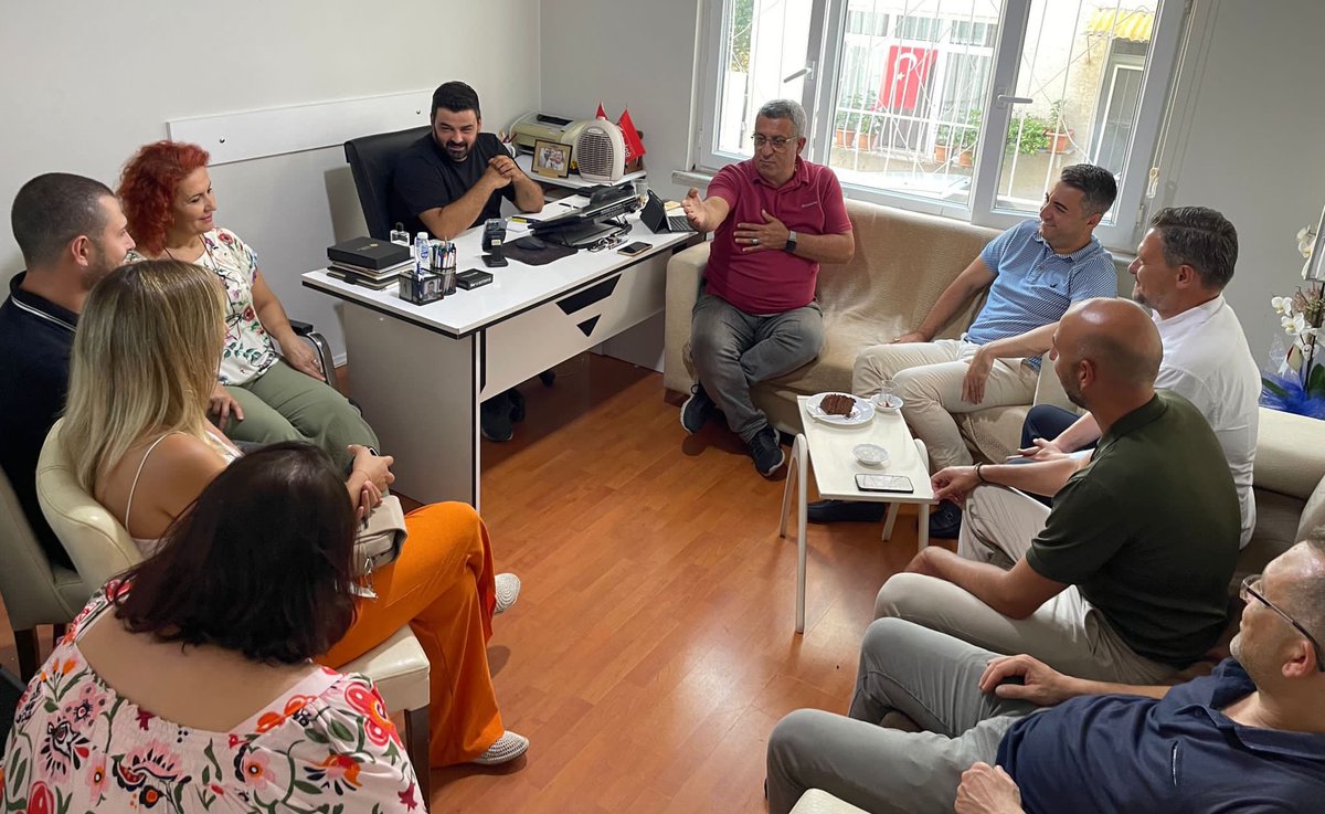 Bugün il başkanımız <a href="/HsnCebi/">Hasan Berk Çebi</a> ile Süleymanpaşa Basın Mensupları Derneği’ni ziyaret ettik. 

Dernek başkanımız Abdullah Yalçın’a ve dernek yönetim kurulu üyelerine misafirperverliklerinden dolayı çok teşekkür ederim.