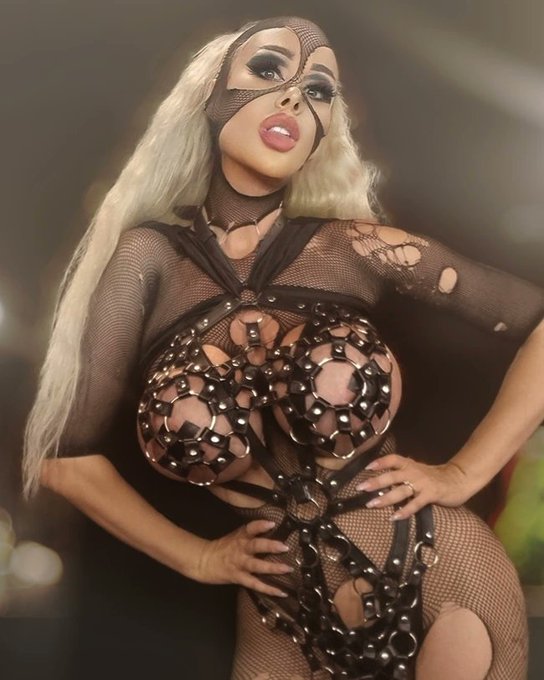 Ready to be my slave ??? 😈 https://t.co/SyoCZZ0DFt