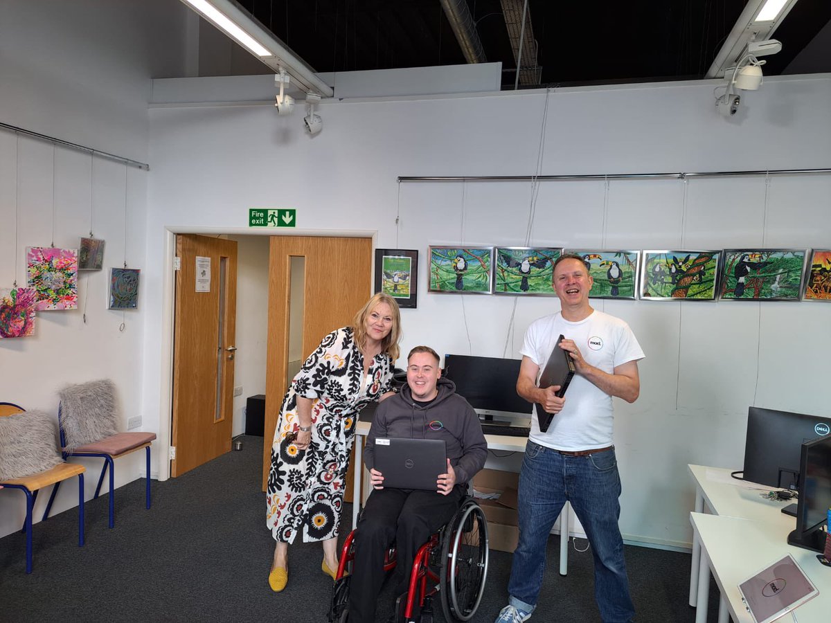 st4_good's tweet photo. Donation of Sustainable Laptops4Learning devices delivered today by our very own @Dencoat to @SwanseaMAD we are happy to help support digital needs for their members.
#Wales @SwanseaCouncil #sustainable #digitalinclusion #laptops4change #laptops4learning https://t.co/usS61SyE8G