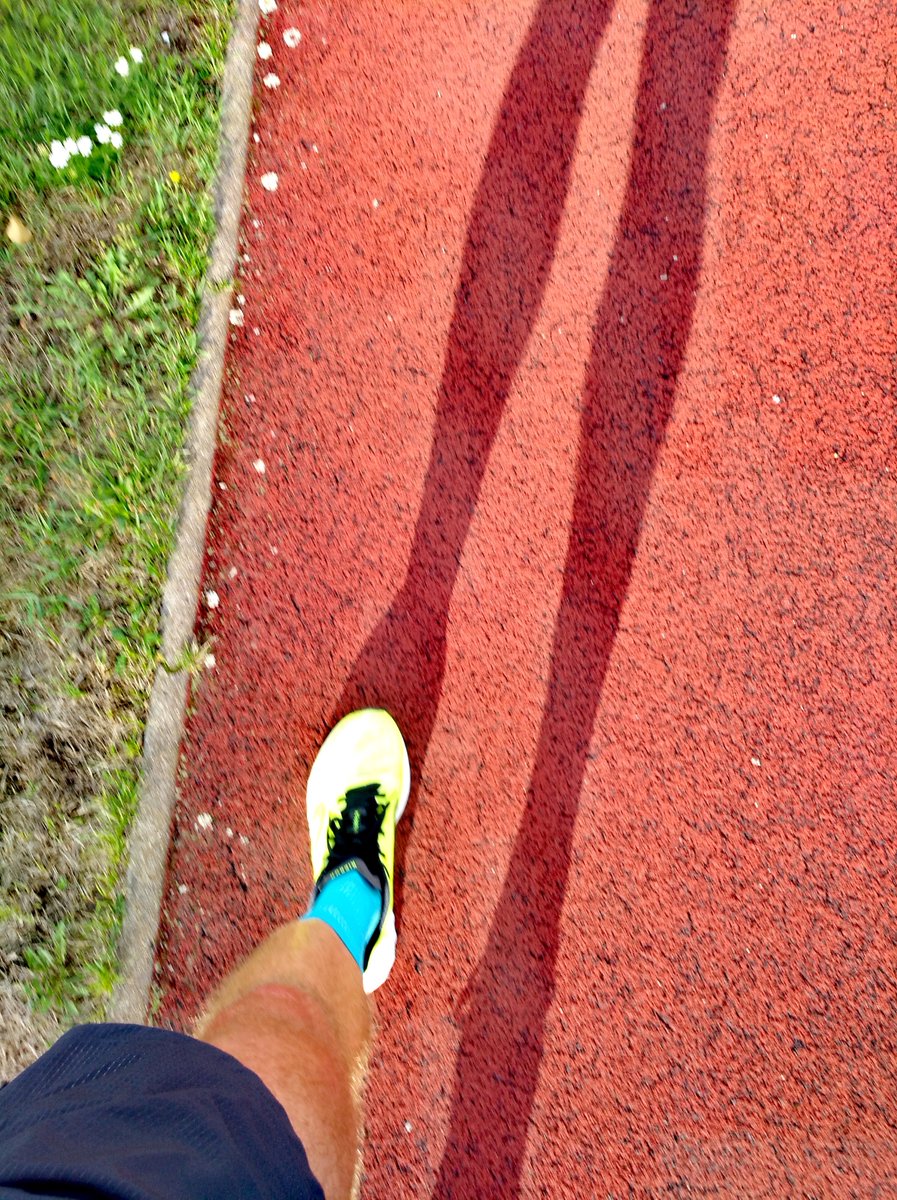 michal_kudrna's tweet photo. Hory jsou hory, 
kopce jsou kopce, #behejkopce
štrúdl je štrúdl, 
ale i ta dřina na oválu má něco do sebe 😊🤟
---
Trénink: RR - 2x2 km s P 2 min., 4x400m s mezi 200 m - V.
#trenink #running #roadfromhell https://t.co/Jd15GtzmDs