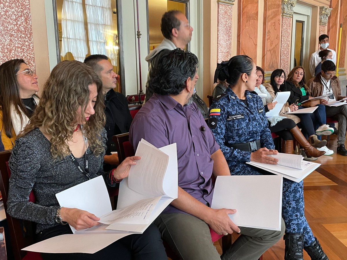 mincultura's tweet photo. 4/ 5 La Biblioteca Nacional trabajará en la línea estratégica No.1  del Plan, que busca que las bibliotecas penitenciarias se conviertan en epicentros de gestión y creación de las Culturas, las Artes y los Saberes. https://t.co/SXn1VQqmK3