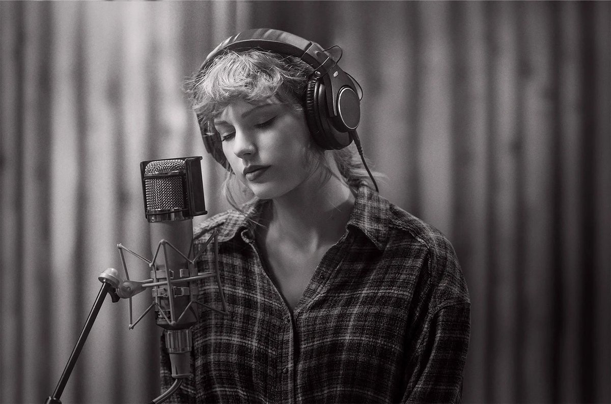 Taylor Swift once again had 4 albums receive more than 10 MILLION streams each on Spotify yesterday.

—She remains the only artist EVER to achieve this.