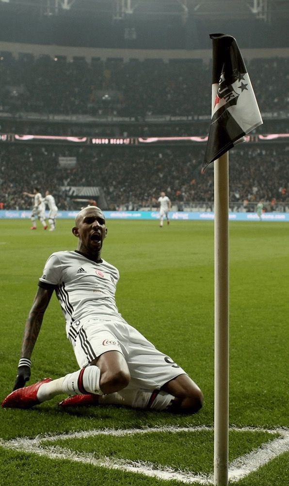BesiktasOrdusu's tweet photo. Büyük Beşiktaş taraftarı 
#ÇebiBizeTaliscayıGetir etiketi ile Talisca’yı yeniden takıma istiyor. https://t.co/O5OXfbRDUA