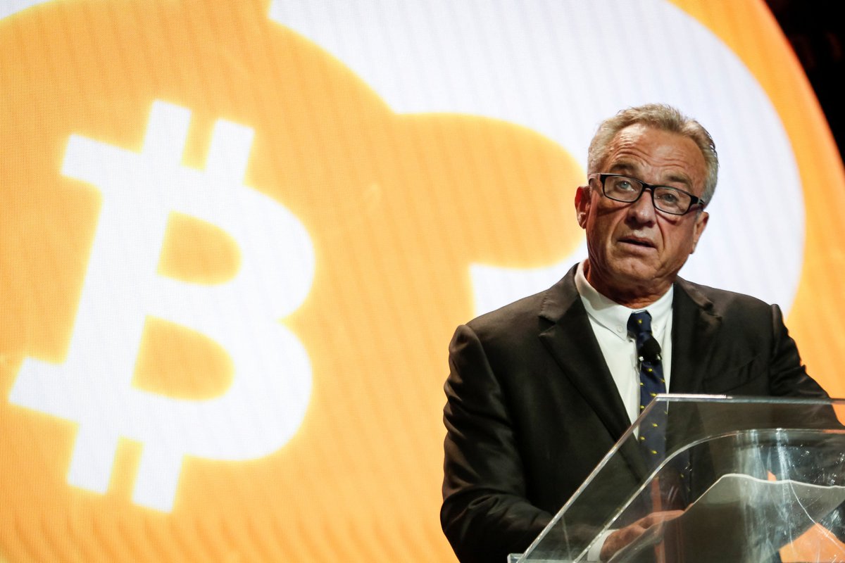 AltcoinDaily's tweet photo. Robert Kennedy Jr. is promising:

• No taxes on #Bitcoin

• Backing the US dollar with Bitcoin https://t.co/pRJBxjuObn