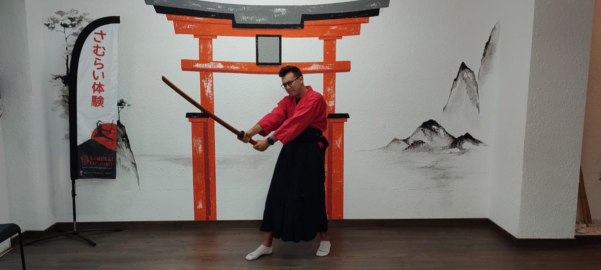 vialliure's tweet photo. ⚔️ Sabies que pots convertir-te en samurai sense sortir de Barcelona?

📖 En @pujoleduard ens posa deures estivals per fer, cada setmana, al 'Quadren d'estiu'

▶️ https://t.co/VgB9RnHYqn https://t.co/BH2n6AuDld