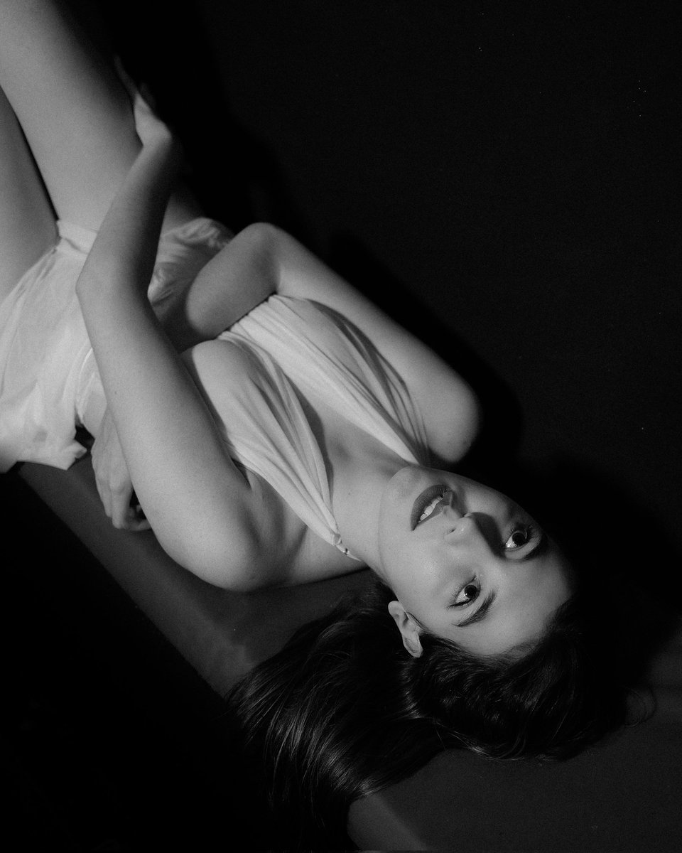 TheFly74's tweet photo. Una sera in studio #picsoftheday #fujitalia #35mmportrait #35mmphotography #blackandwhitestyle #blackandwhitemodel https://t.co/Jk941UCSWi