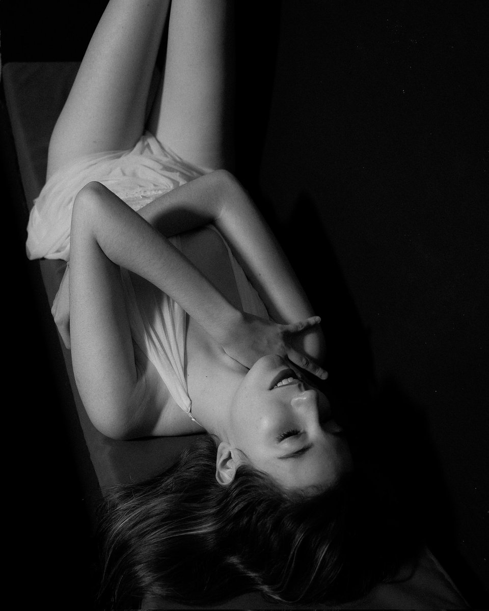 TheFly74's tweet photo. Una sera in studio #picsoftheday #fujitalia #35mmportrait #35mmphotography #blackandwhitestyle #blackandwhitemodel https://t.co/Jk941UCSWi