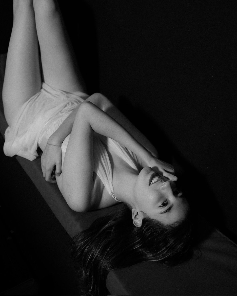 TheFly74's tweet photo. Una sera in studio #picsoftheday #fujitalia #35mmportrait #35mmphotography #blackandwhitestyle #blackandwhitemodel https://t.co/Jk941UCSWi