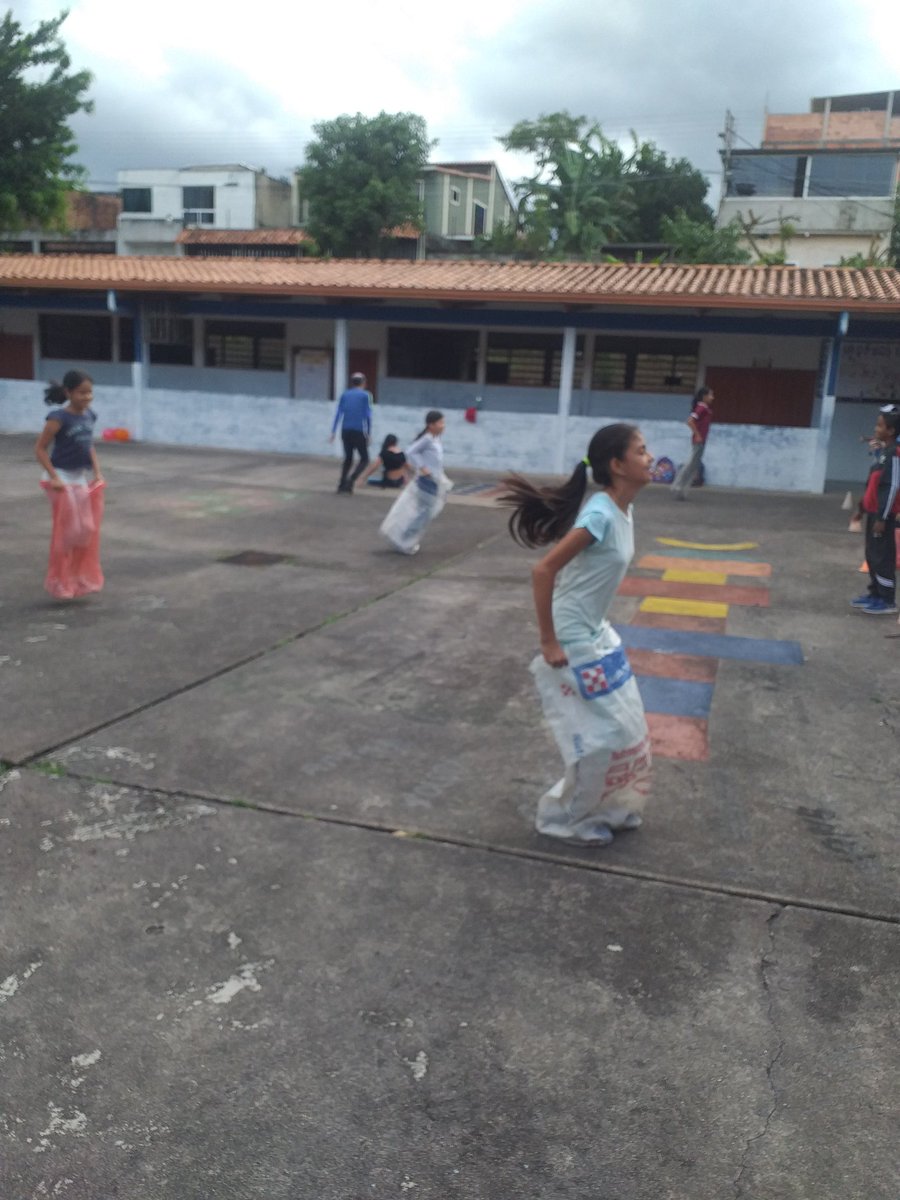 Hoy en la Inaguracion  de las Escuelas Abiertas  Fundabit Presente <a href="/FundabitTachira/">Fundabit Táchira</a> <a href="/Fundabit_/">FundabitOficial</a> <a href="/EBVIRGILIOPINZO/">EB VIRGILIO PINZON</a> <a href="/_LaAvanzadora/">Yelitze Santaella</a>