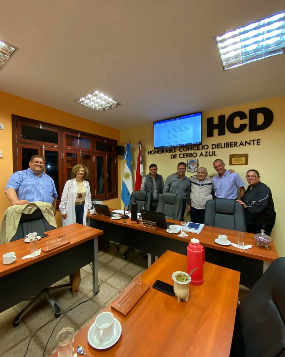 RobertDelgado21's tweet photo. Reconocimiento a su trabajo desinteresado por el Culb Colonial de #cerroazul don Lorenzo Velozo
#clubcolonial
#futbol
#Deporte
#hcdcerroazul
#Familia
#Misiones https://t.co/iICGxV4mrP