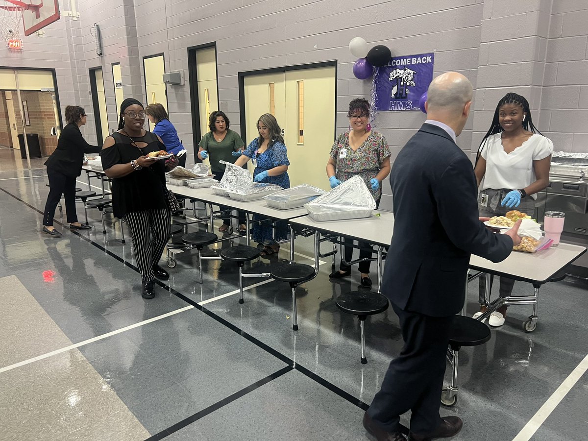 HumbleISD_HMS's tweet photo. Grateful to Pastor Brown w/ Global Outreach Ministries for proving lunch for our staff today! #Partnership #OneMissionOneVisionOneTEAM https://t.co/V7caVsbmP8
