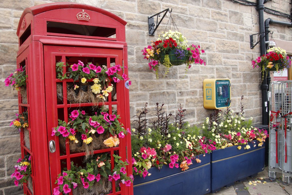 PratoStan's tweet photo. Tranent Civic Square again full of colour  thanks to loal post office working wth East Lothian Council's nursery. @EastLothianAP @TheCaley @TranentRegen @TranentBelters https://t.co/YZc0XRcHsW