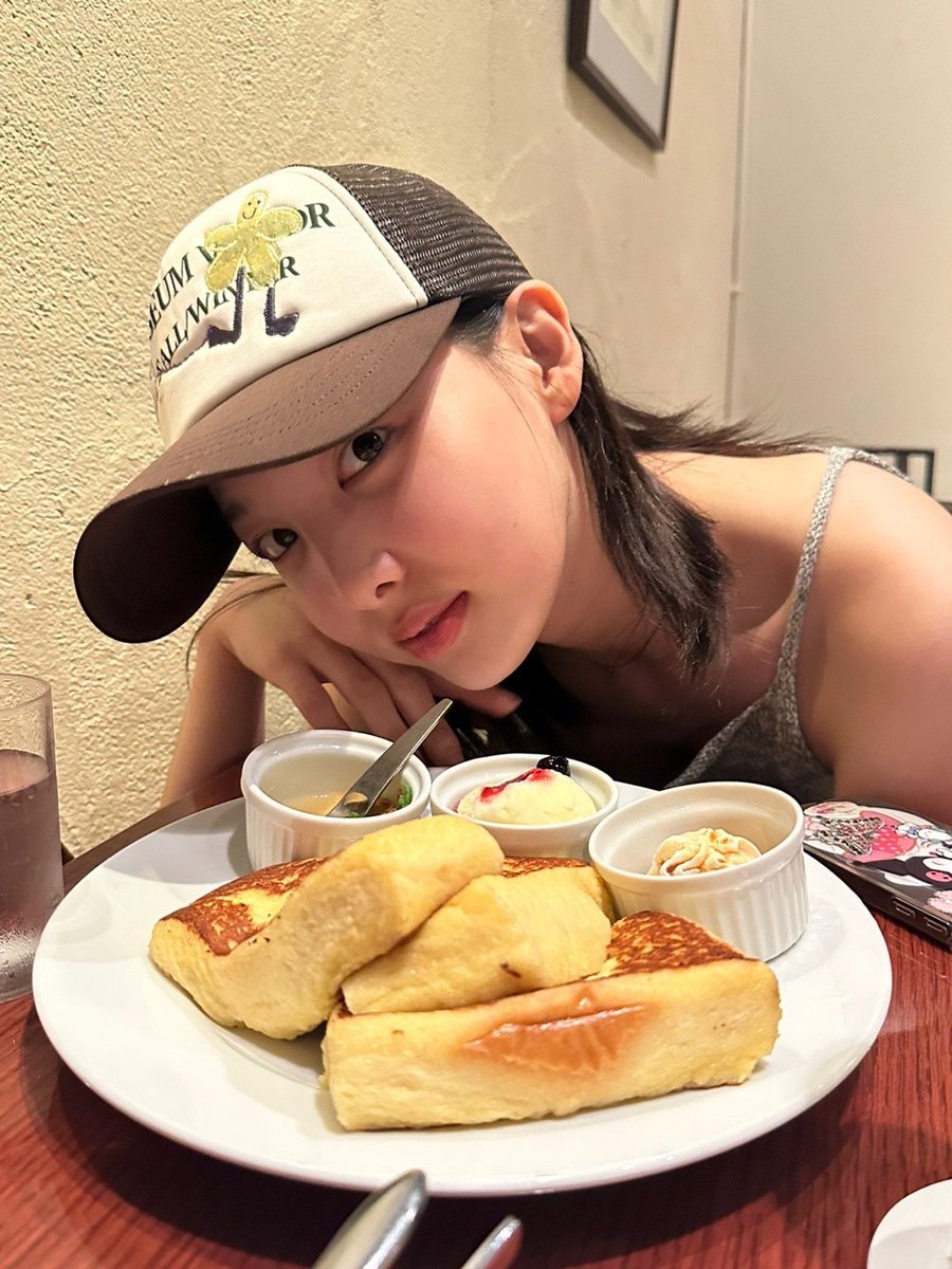 nyrated's tweet photo. nayeon 💭 https://t.co/DSDzfgI2ou