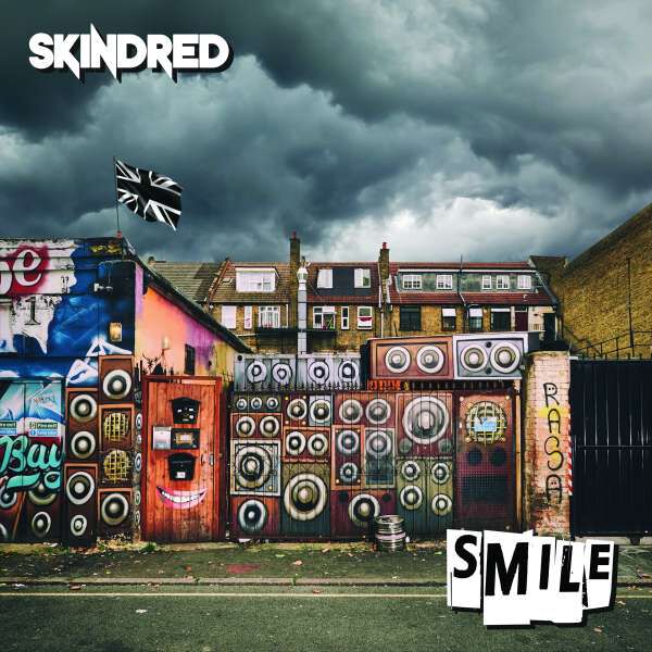 Skindred Album Review: 'Smile' - A Genre-Defying Rollercoaster Read more at RockNews.co.uk @Skindredmusic @DailyDred #skindred #albumreview @RockNews13 @UK_ROCKNEWS @RockNewsArgOfic @RockNewsFeed @RockNewsOnline @TRocknews @Tg_RockNews