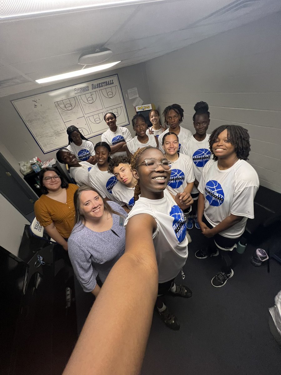 KilgoreWomen's tweet photo. Selfie with @justlucky1070 and staff! Thank you to Kilgore Counselors who go above and beyond in making sure our athletes mental health is top notch! #Rangers https://t.co/8ySiGeXE36