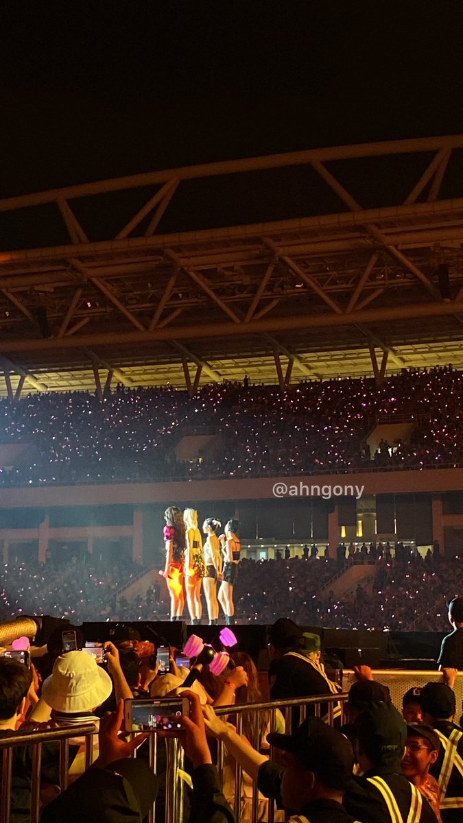 ahngony's tweet photo. 11. Stay (P1)
My heart melted while this song on. Lisa looked at me and made a heart sign 💖 I saw 4 of them standing there in the rain with Blinks and I can’t beg for nothing more 🥺 https://t.co/x20bbsXzR4