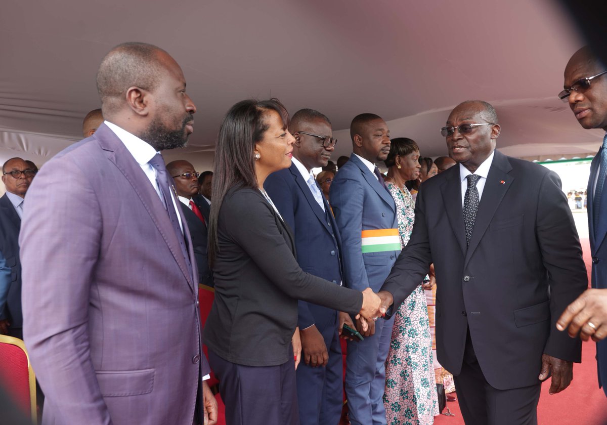 CarolFloreUN's tweet photo. Ravie d'assister ce matin à la cérémonie de baptême et de remise d'épaulettes aux promotions d'élèves commissaires des écoles de police d'Abidjan (45e) et de Korhogo (2e). Leur dévouement à la sécurité et à la justice est source d'inspiration. #FormationPolice #Abidjan #Korhogo" https://t.co/zqDNVINmoJ