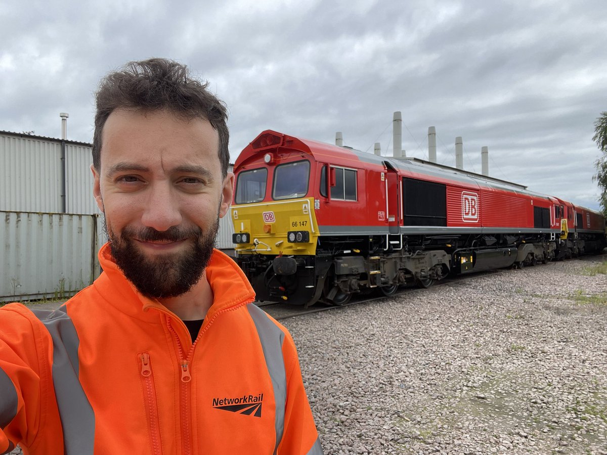 SimonZev's tweet photo. Today, there’s been trains!
Huge thanks to @DBCargoUK for hosting folks from the #FreightTeam to observe operations, hold a joint meeting & be shown the fascinating temple of traction that is Toton.
What a day!
#TrainLife #FreightLife #DBCargo https://t.co/gY2lKcTesP