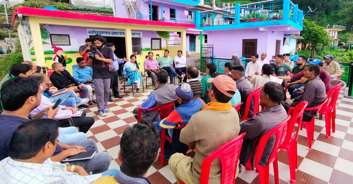 REAPPauri's tweet photo. Today, the #2nd_phase of #seed_certification_process was done in the field by the #seed_certification_agency under the #PSPP area in village #Jallu of #Thalisain block. The main #objective of this is to #monitor, #regulate and #ensure the production of #quality_seed. https://t.co/xDlSLO1DSE