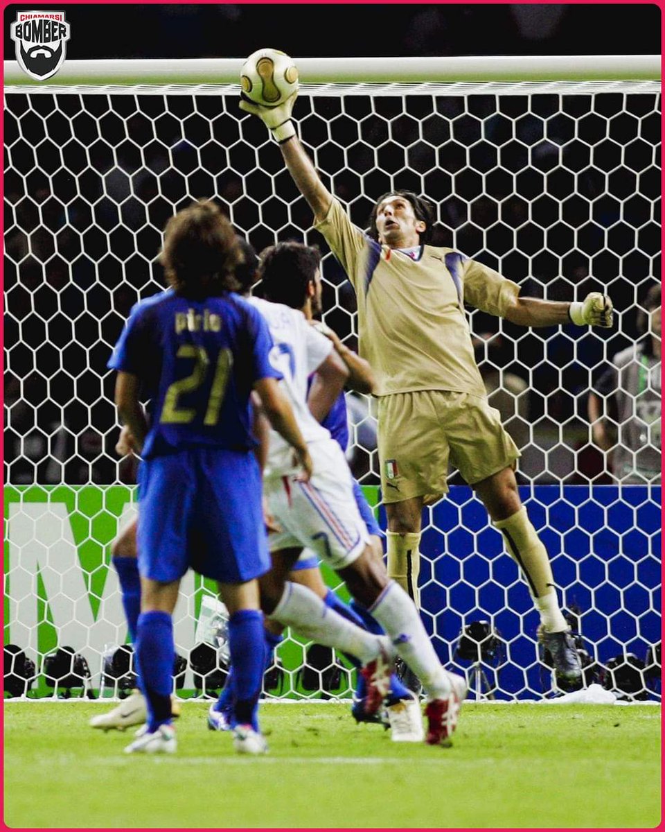 ChiamarsiBomber's tweet photo. Gigi #Buffon risolverà il suo contratto con il #Parma e annuncerà il proprio ritiro dal calcio giocato.
Il 🐐della 🥅 ha messo il punto a una carriera inimitabile. https://t.co/4cVhKgBcJG