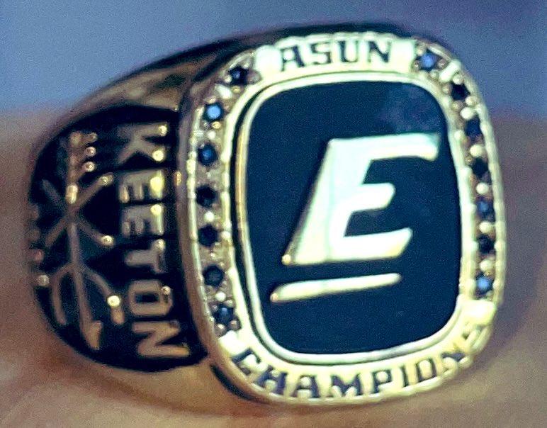 thornsberry44's tweet photo. Last one delivered 💍!
Championship season for these 3, @kjtberry4 @keetont4444 @GarrettThornsb1 #FillTheCase #RollKerns https://t.co/pPxEUuUJvx