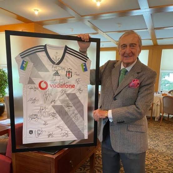 Armaicinkavga's tweet photo. Rahmi Koç Beşiktaş için Göreve 🦅🔥

#ÇebiBizeTaliscayıGetir https://t.co/Paax0A3MEY