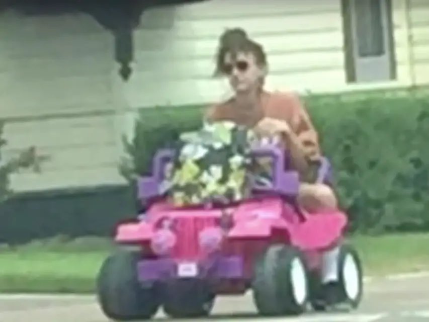 brainrotbot1's tweet photo. Omw to apply to get my cdl’s so I can become one of Taylor’s truck drivers https://t.co/NZbXST6tsX