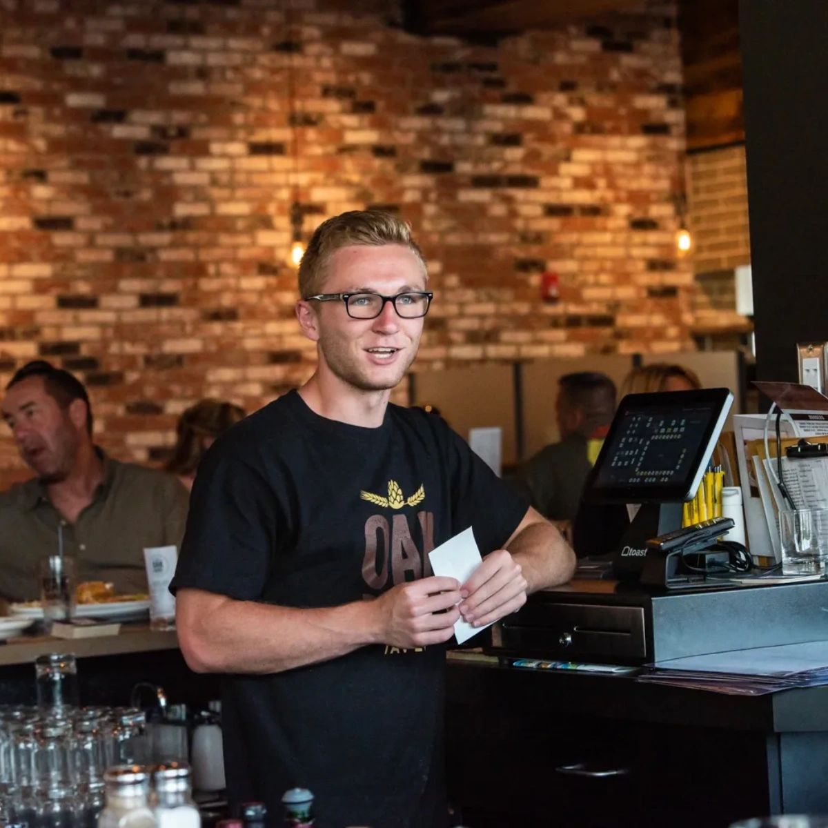 OBTSudbury's tweet photo. Our team is dedicated to making you feel like part of the family as you enjoy our delicious dishes made with high-quality ingredients. Cheers to good times! #OakBarrelTavern #RusticTavern #ThingsToDoSudbury https://t.co/hWeeZoWNQy
