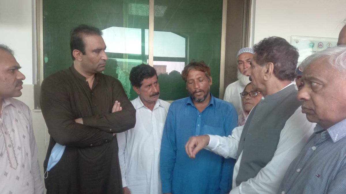 HafeezJuttPPP's tweet photo. 1 اگست لاہور پاکستان پیپلز پارٹی لاہور کے صدر چوہدری محمد اسلم گل صدر ڈسٹرکٹ 3 لاہور چوہدری عاطف رفیق زونل صدر پی پی 166 صداقت شیروانی پرویں شاکر اور دیگر عہدوں نے جنرل ہسپتال کا دورہ کیا مریضوں کی خیریت دریافت کی بچی کی صحت یابی کیلئے ڈاکٹروں ہدایت جاری کی https://t.co/vVC92m0Rwe