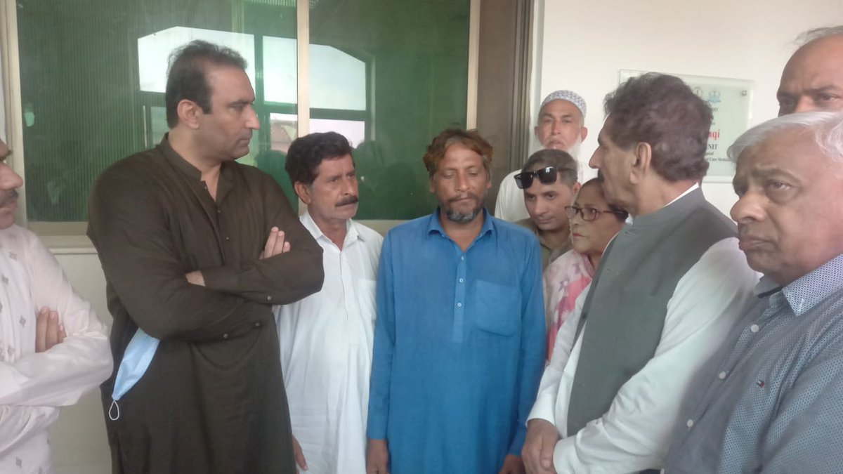 HafeezJuttPPP's tweet photo. 1 اگست لاہور پاکستان پیپلز پارٹی لاہور کے صدر چوہدری محمد اسلم گل صدر ڈسٹرکٹ 3 لاہور چوہدری عاطف رفیق زونل صدر پی پی 166 صداقت شیروانی پرویں شاکر اور دیگر عہدوں نے جنرل ہسپتال کا دورہ کیا مریضوں کی خیریت دریافت کی بچی کی صحت یابی کیلئے ڈاکٹروں ہدایت جاری کی https://t.co/vVC92m0Rwe