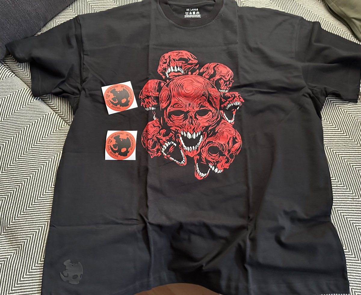 fl0dr0id's tweet photo. Mail delivery arrived💀 thx @nemo13 @_nemonium . Love the black on black skull on the bottom https://t.co/CNXrTrLfh7