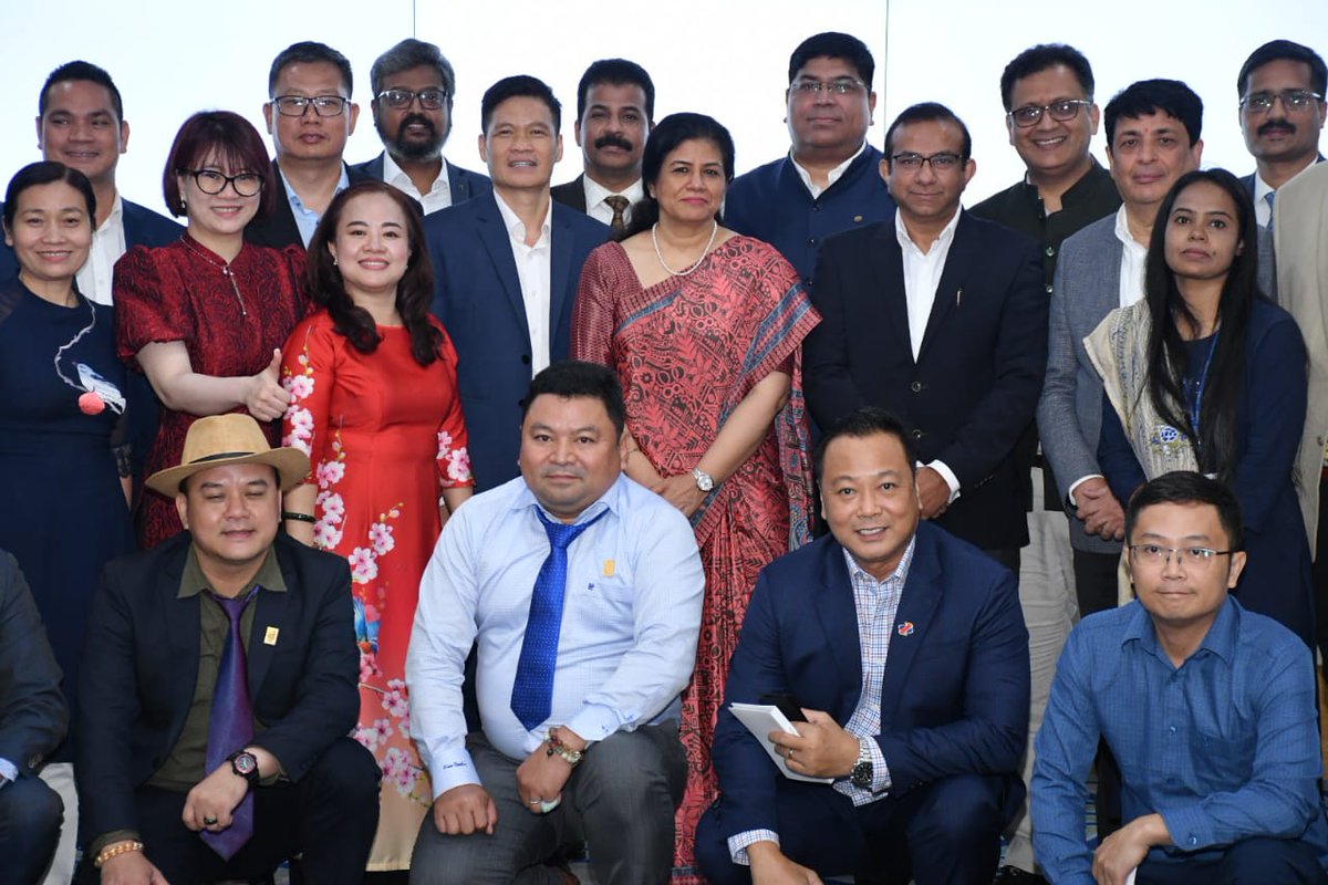 "🇮🇳 Indian industry associations like #FICCI, #ASSOCHAM, #ContinentalCarriers #RehousingAssociationsOfIndia #AVIAPROLogistics, and #ActivairAirfreight present exciting investment opportunities and partnerships in the booming logistics and trade sector!
 #InvestIndia #TradeGrowth